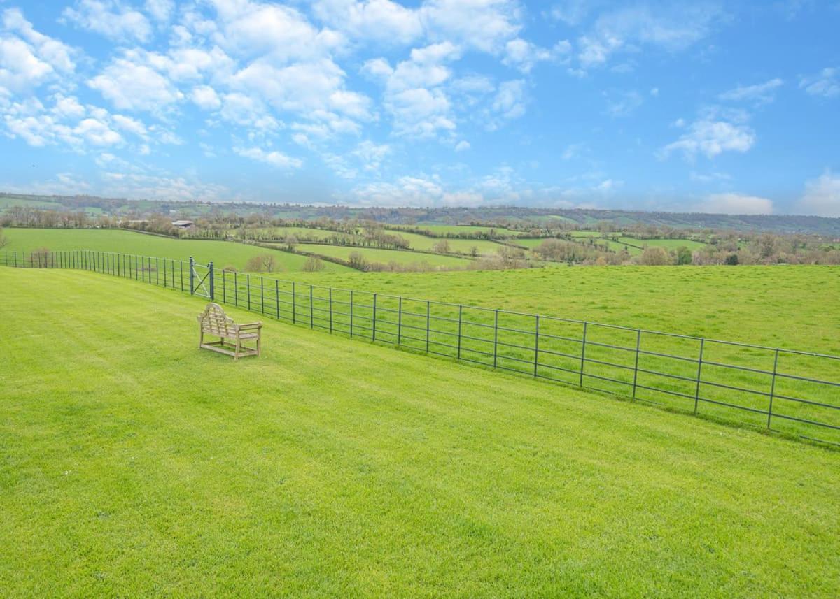 Midsomer Lodges Pilton Exteriér fotografie